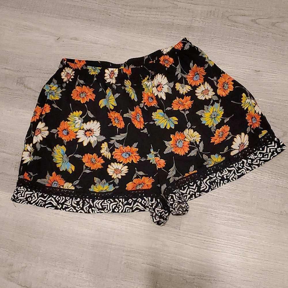 Xhilaration floral shorts